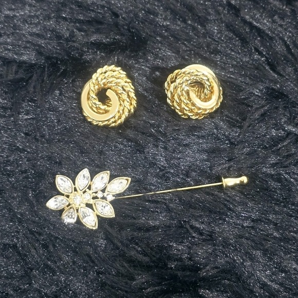 Monet Jewelry Gold tone earrings and brother - Picture 1 of 4